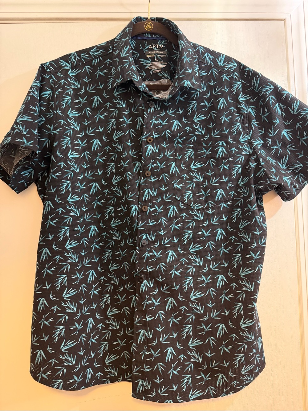 Apt. 9 Men’s Black Short-Sleeve Button-Up Shirt with Teal Leaf Print